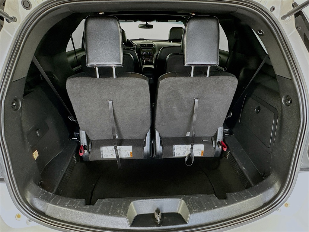 2016 Ford Explorer XLT photo 23
