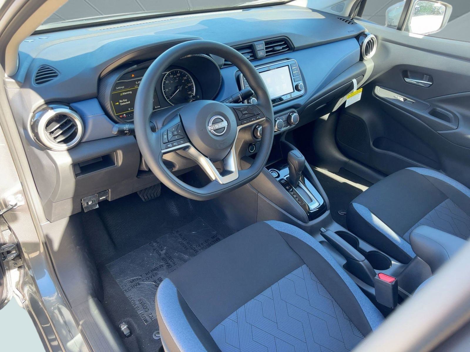 2025 Nissan Versa SV photo 4