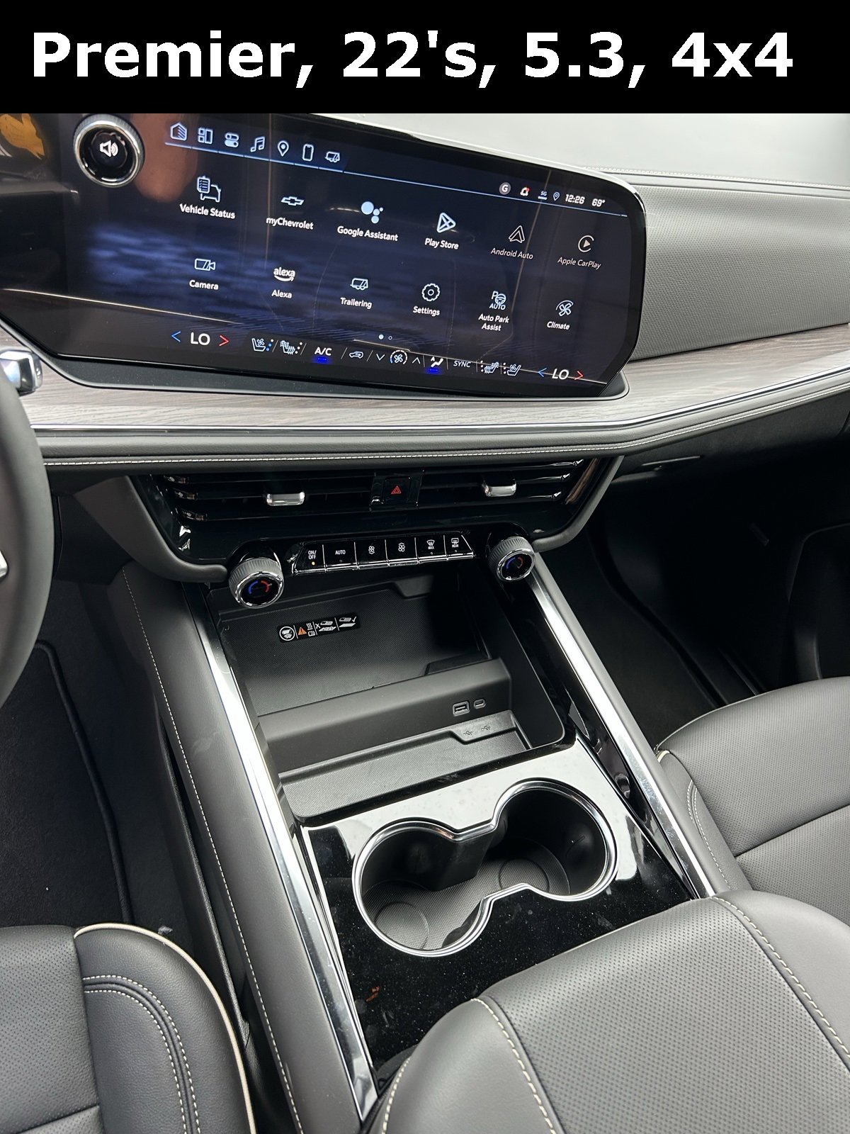 2025 Chevrolet Suburban Premier photo 20