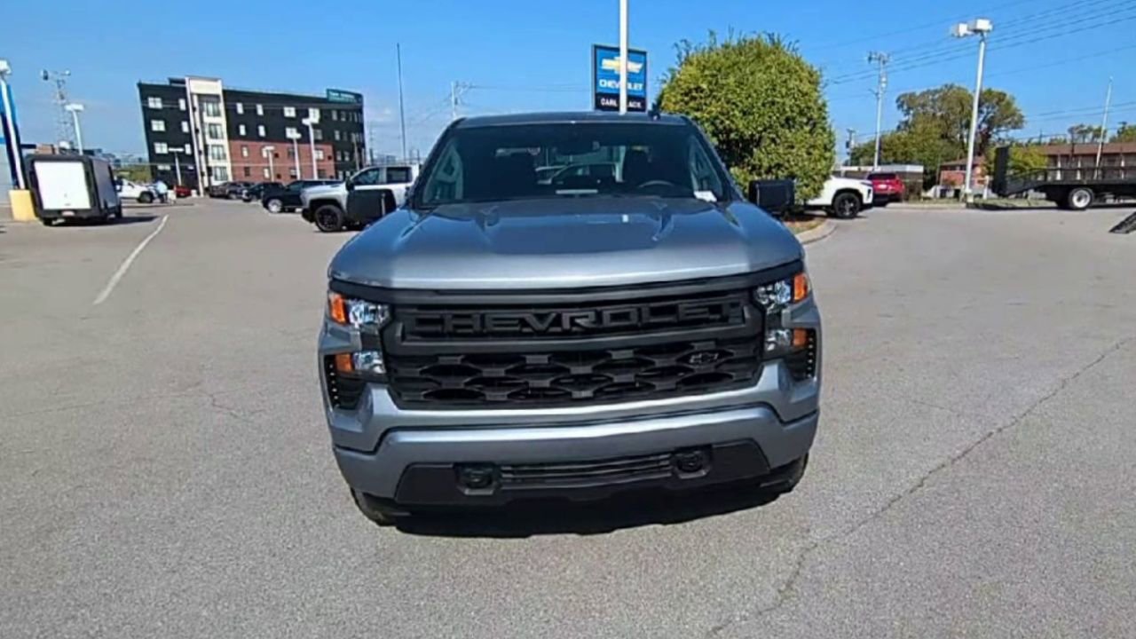 2026 Chevrolet Silverado 1500 Custom photo 3