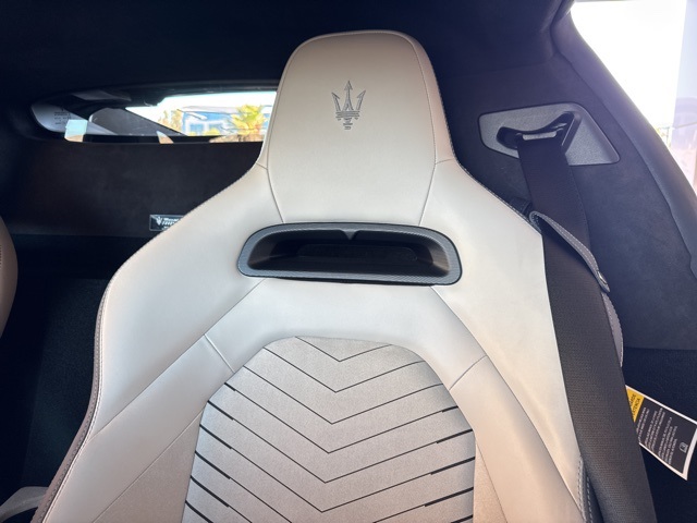 2023 Maserati MC20 Base photo 12