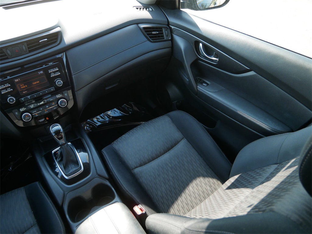 2017 Nissan Rogue SV photo 15