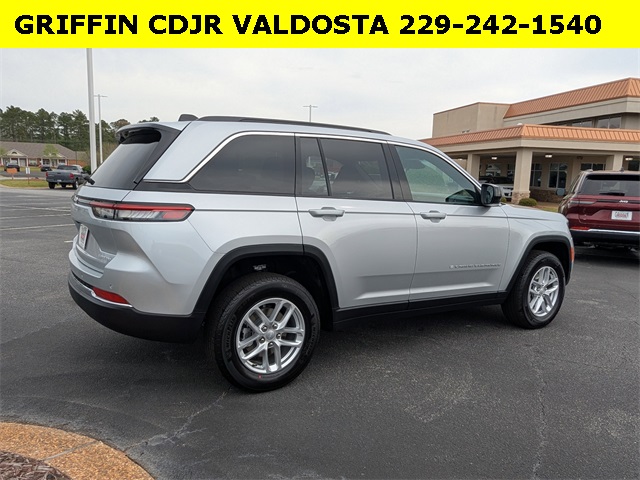 2025 Jeep Grand Cherokee Laredo X photo 2