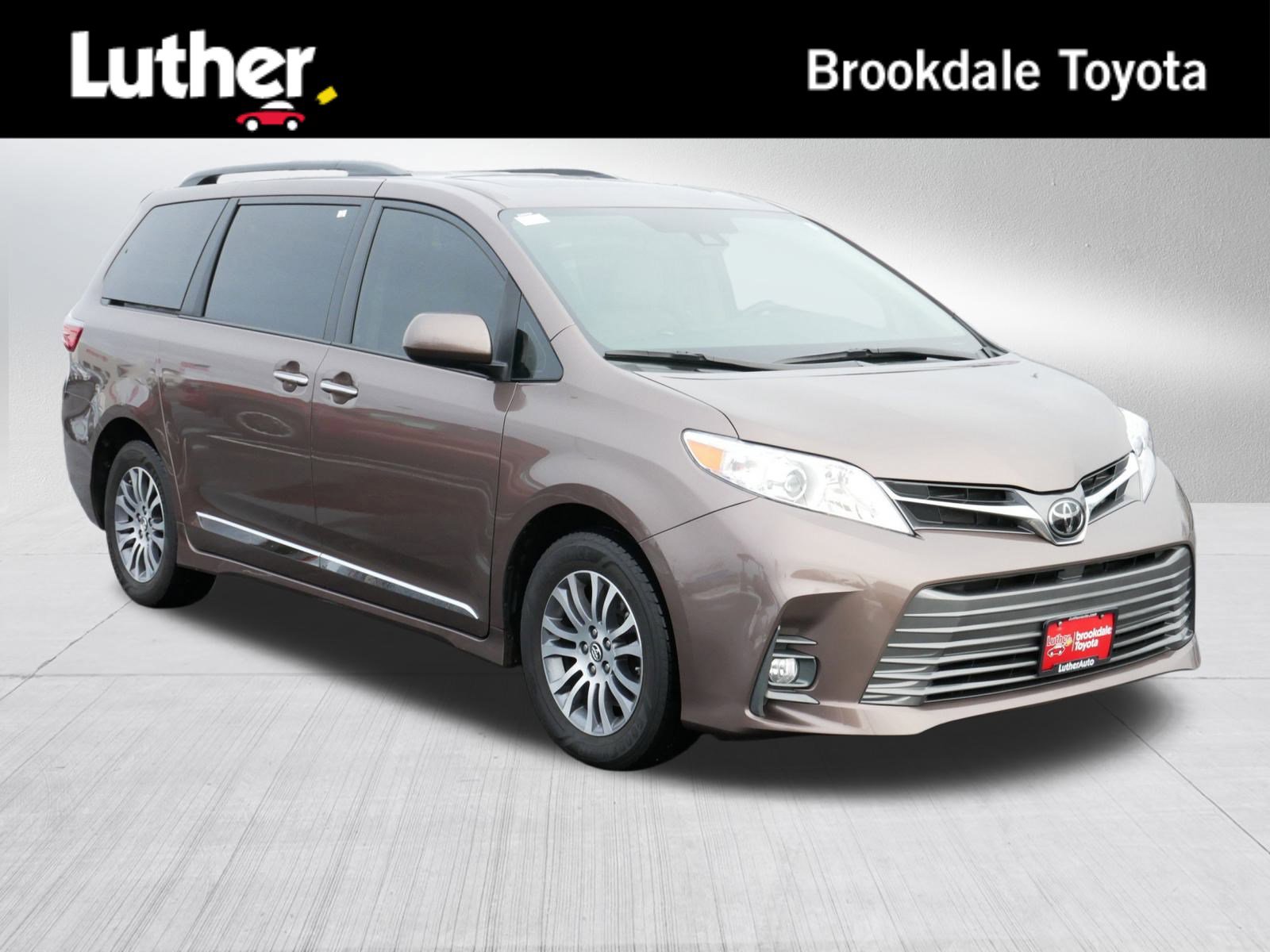 2020 Toyota Sienna XLE's photo