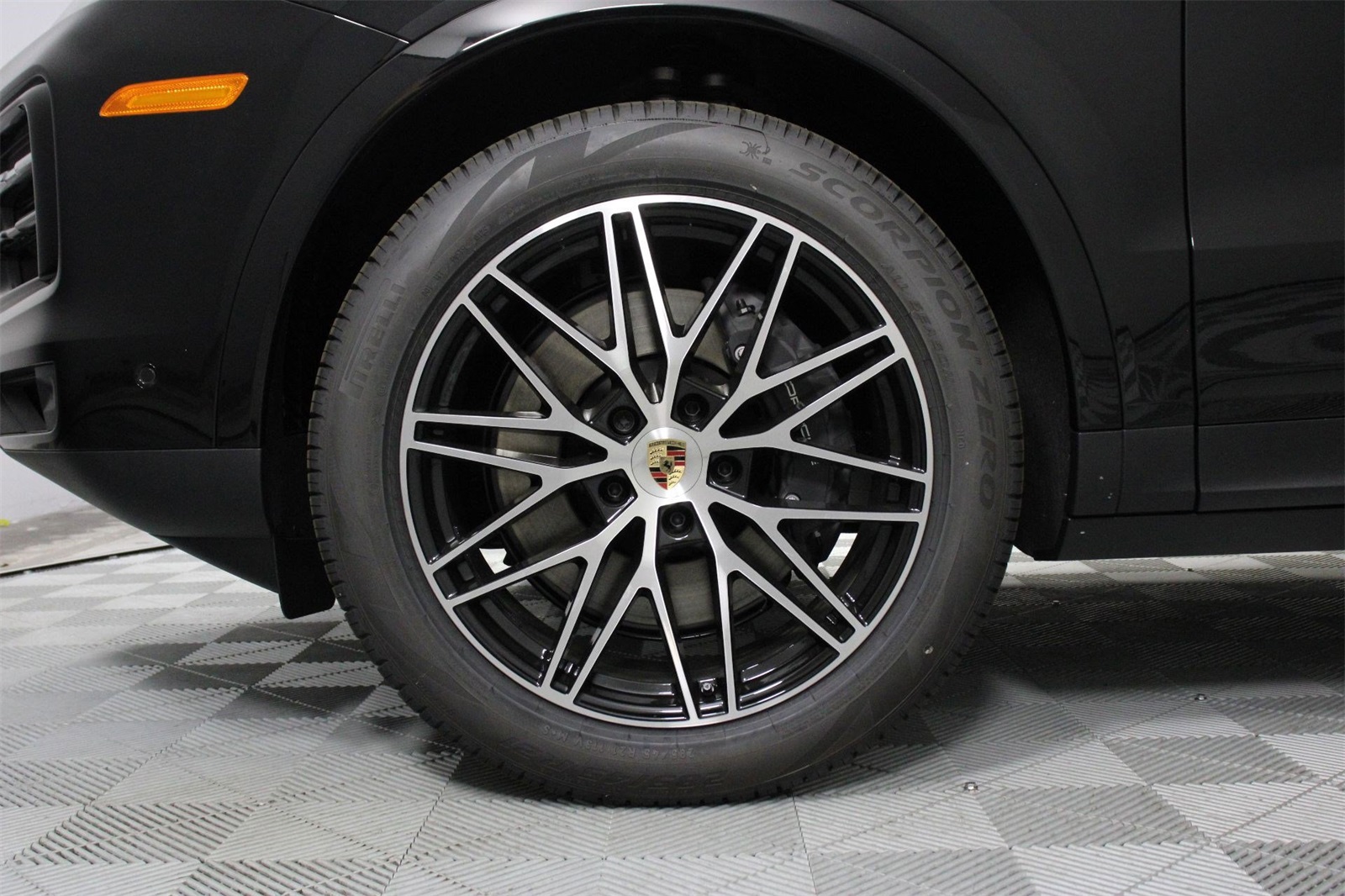 2025 Porsche Cayenne photo 15