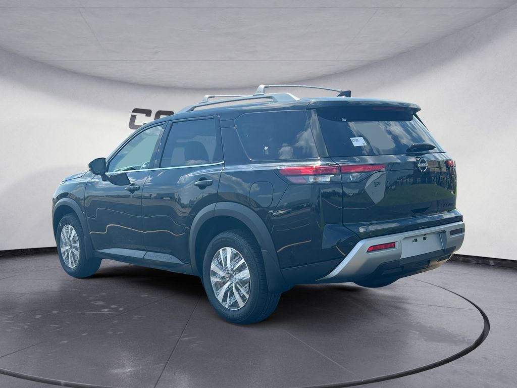 2025 Nissan Pathfinder SL photo 3