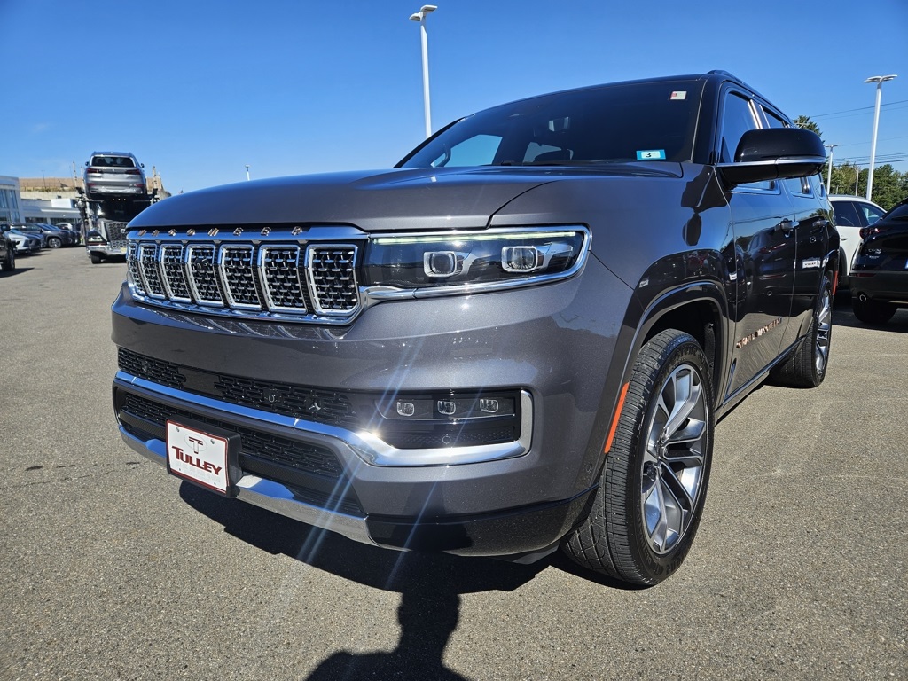 2023 Jeep Grand Wagoneer III photo 3