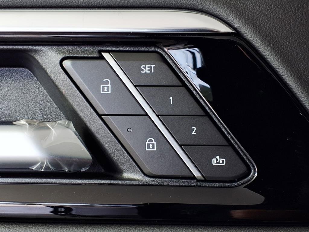2025 Chevrolet Tahoe LT photo 7