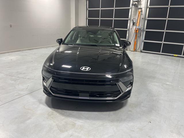 2026 Hyundai Sonata SEL Sport photo 2