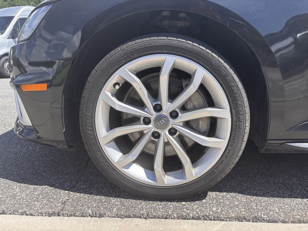 2019 Audi A4 Premium 45 TFSI Quattro photo 6