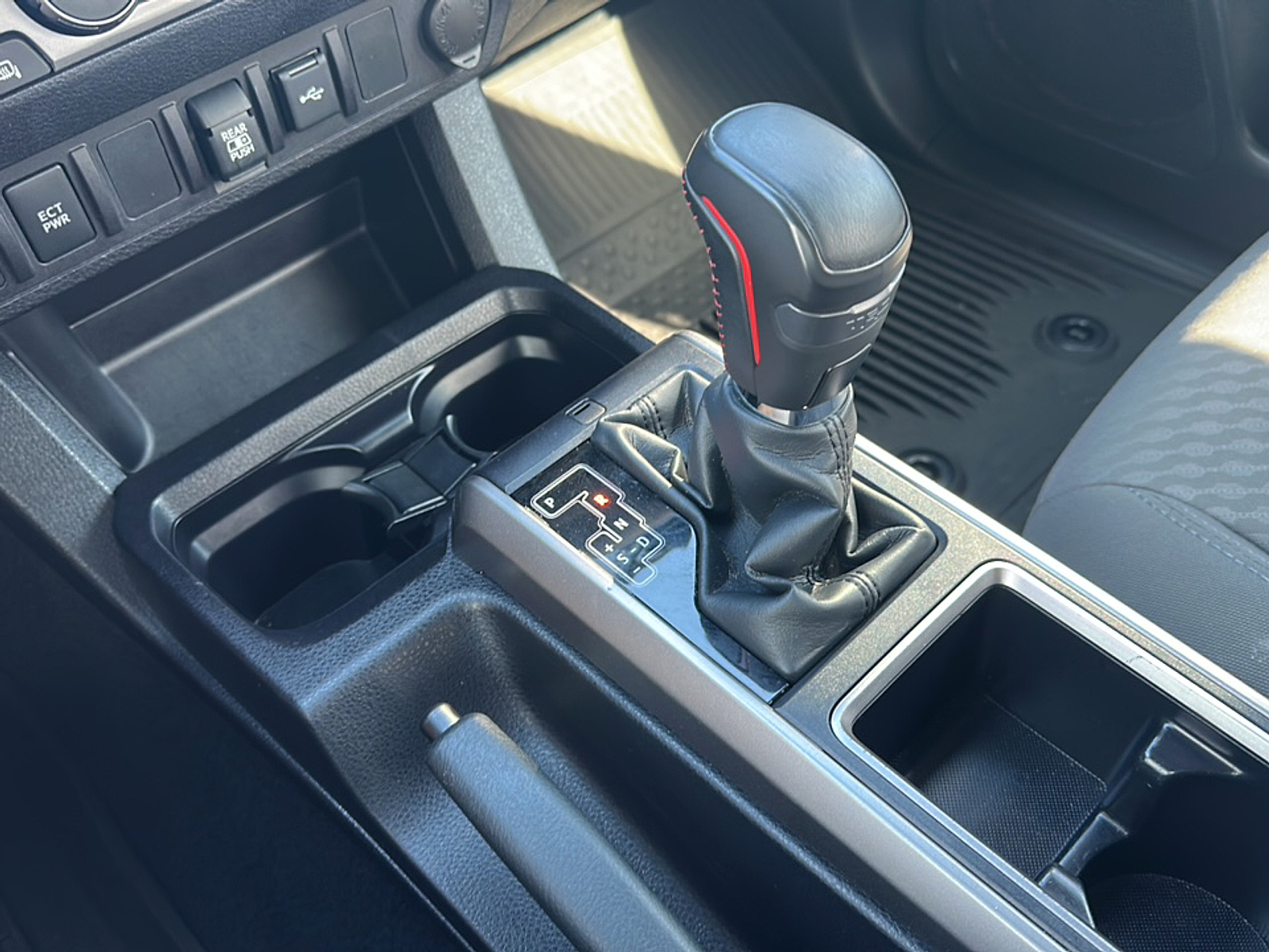 2022 Toyota Tacoma SR5 photo 14
