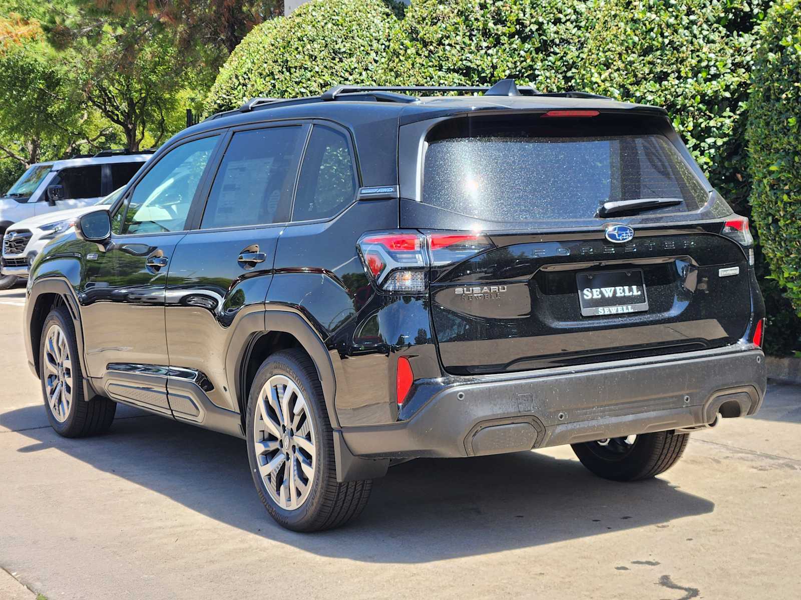 2025 Subaru Forester Touring photo 4