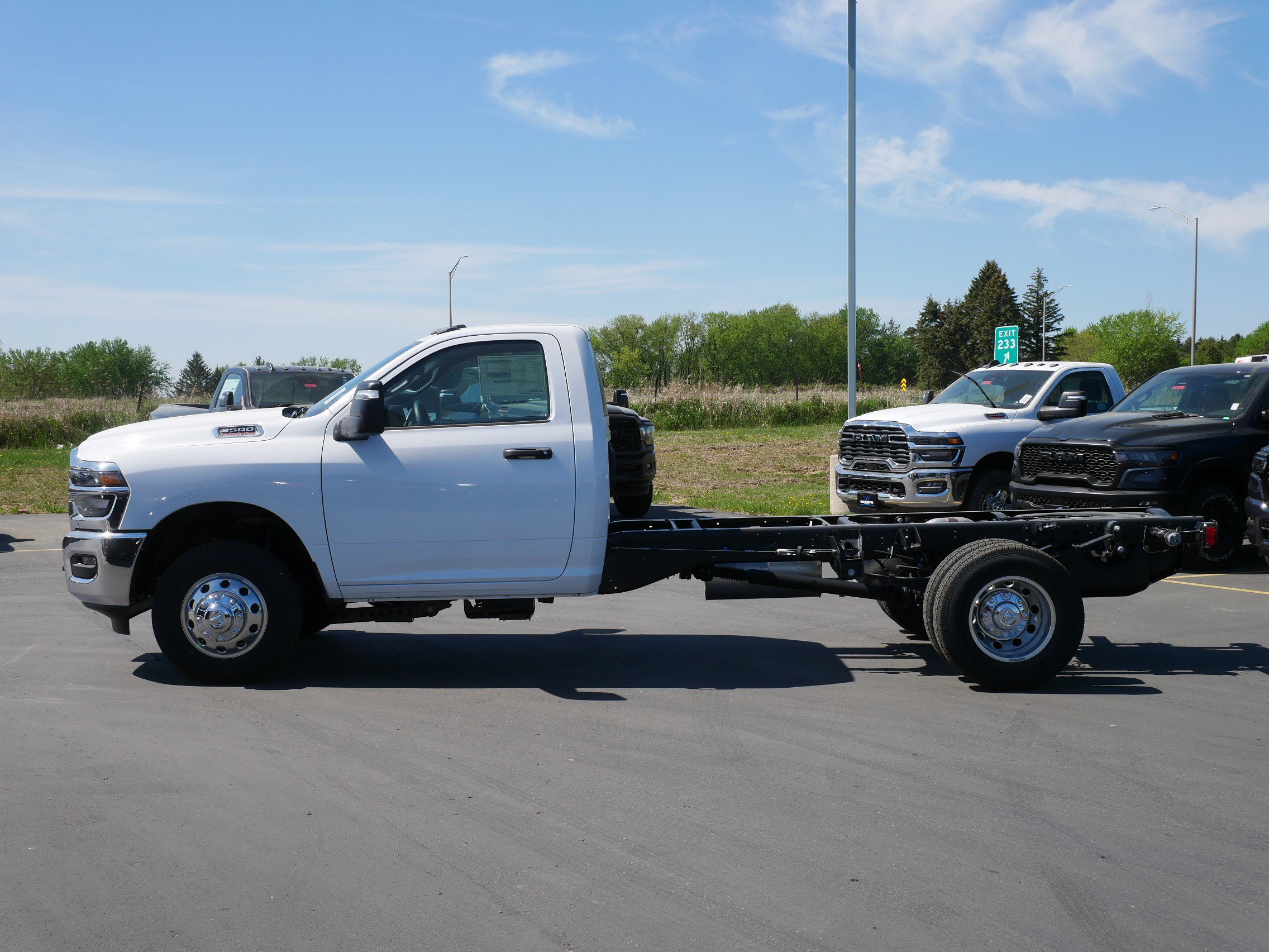 2025 Ram 3500 Tradesman photo 3
