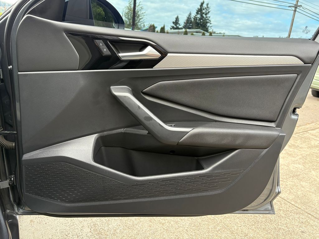 2021 Volkswagen Jetta R-Line photo 24