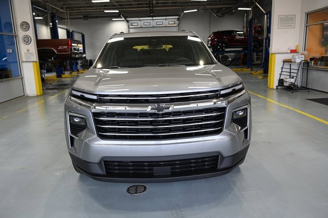 2026 Chevrolet Traverse photo 2