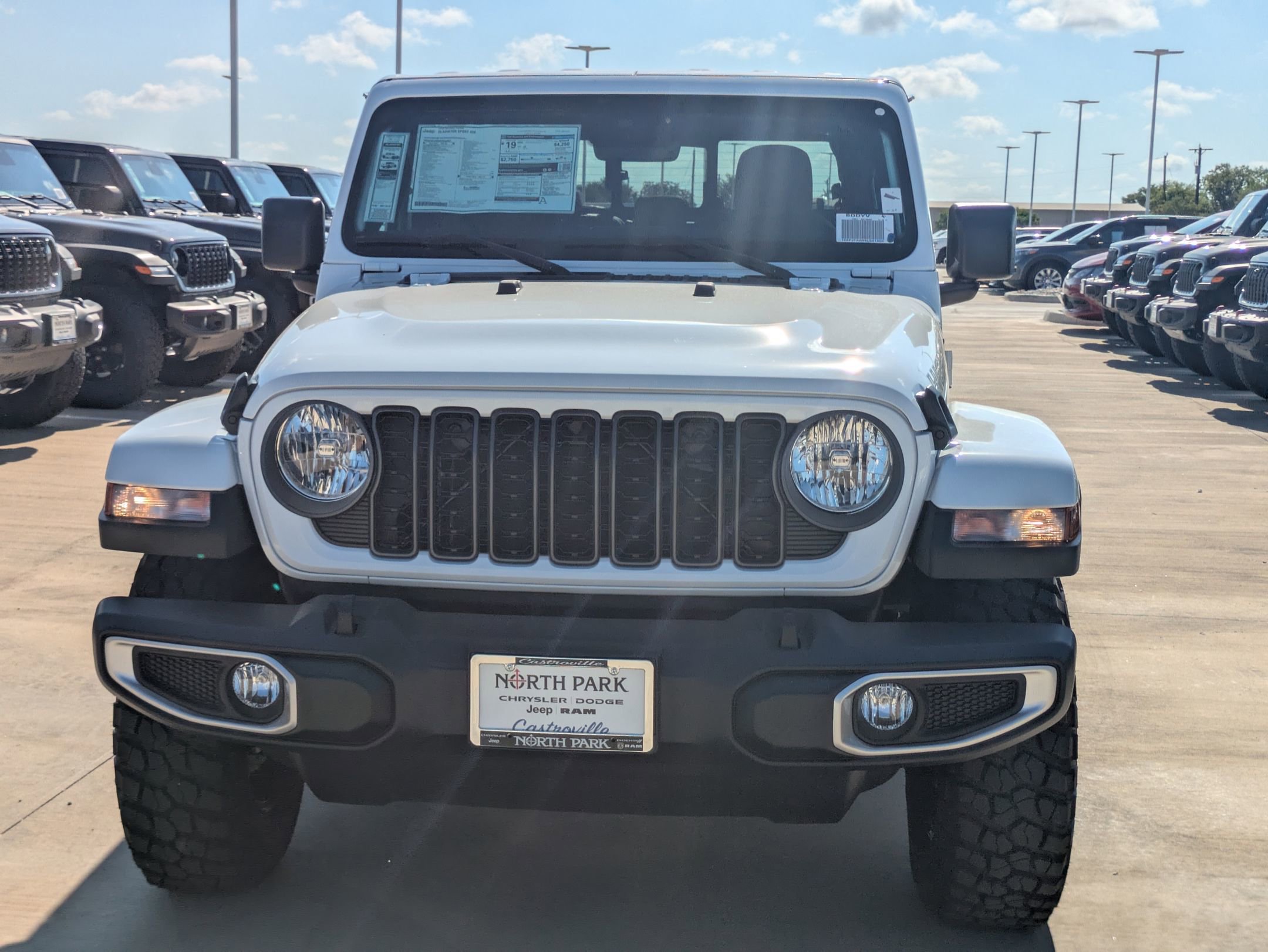 2025 Jeep Gladiator Sport photo 8