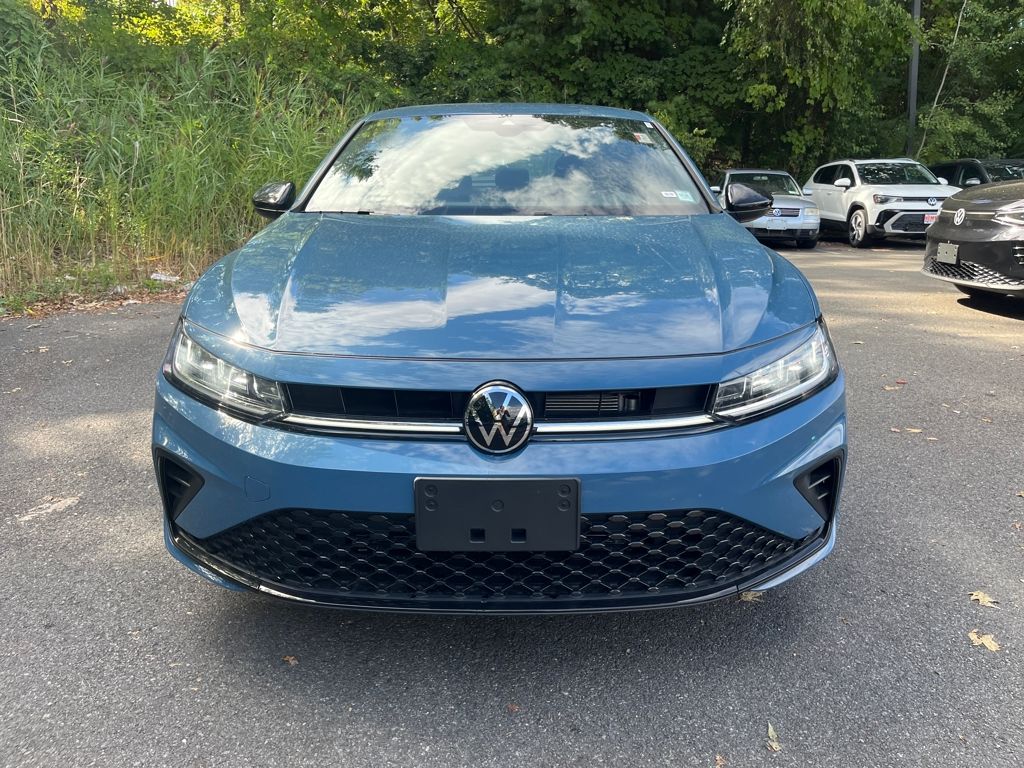 2025 Volkswagen Jetta 1.5T Sport photo 3