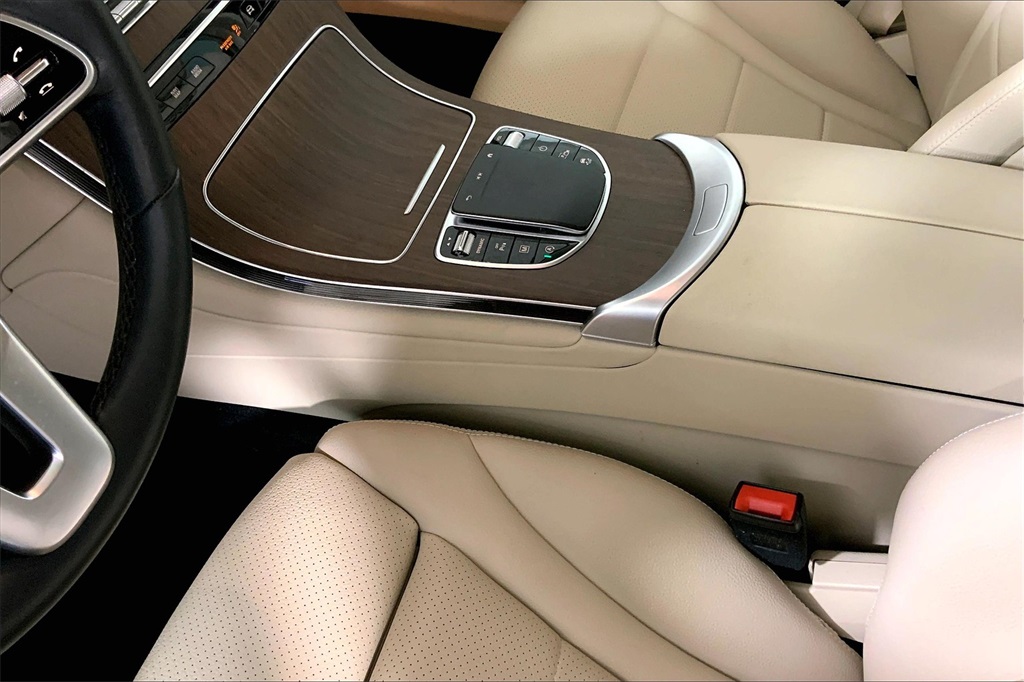 2022 Mercedes Benz GLC 300 photo 17