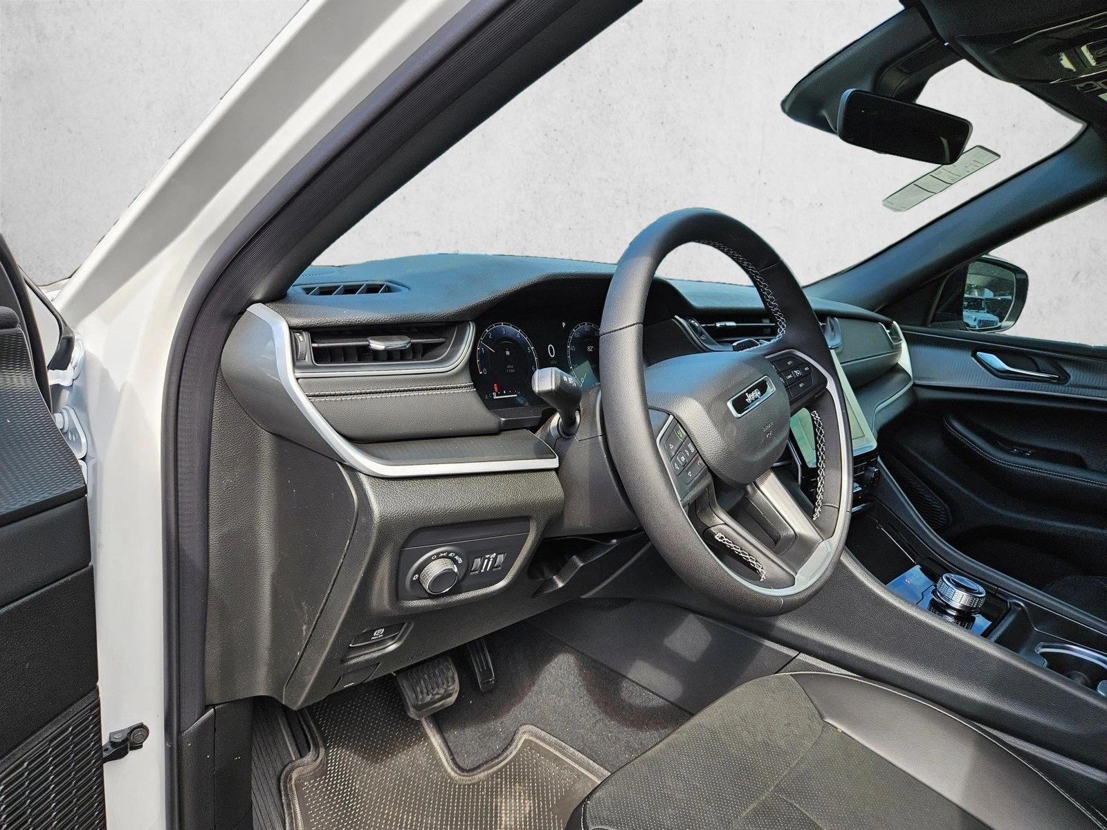 2025 Jeep Grand Cherokee Altitude X photo 3