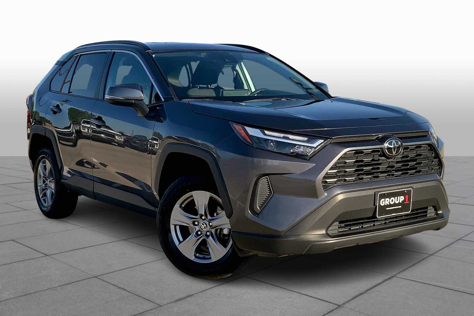 2024 Toyota RAV4 XLE photo 2