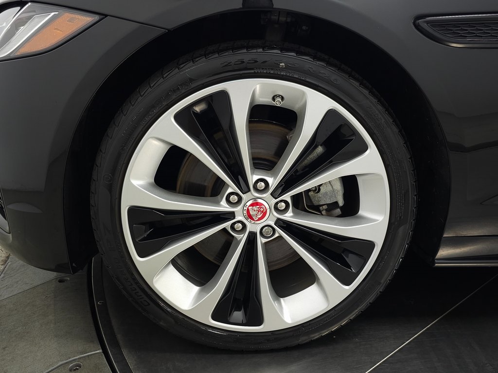 2022 Jaguar XF R-Dynamic SE photo 12