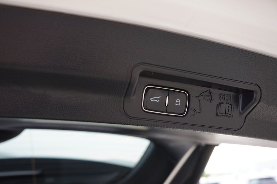 2023 Ford Explorer ST-Line photo 23