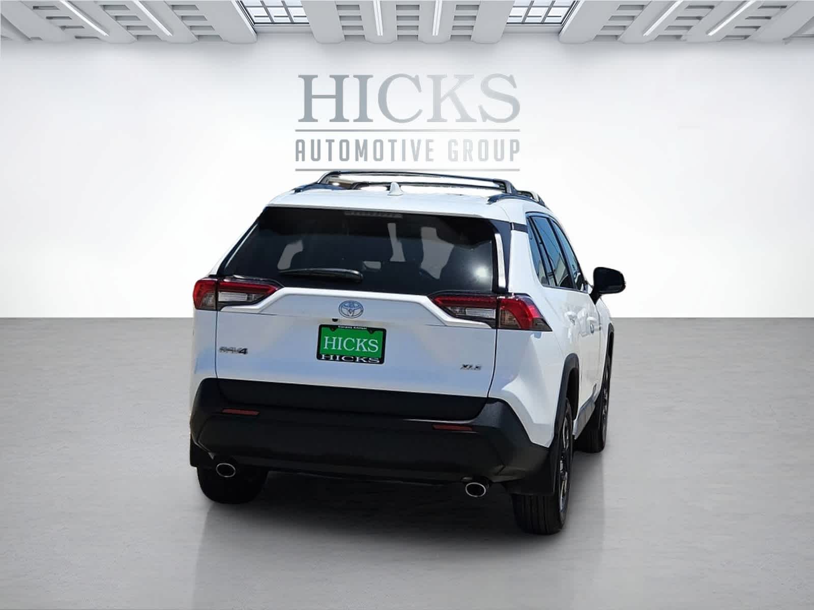 Used 2024 Ice Cap Toyota XLE image 5