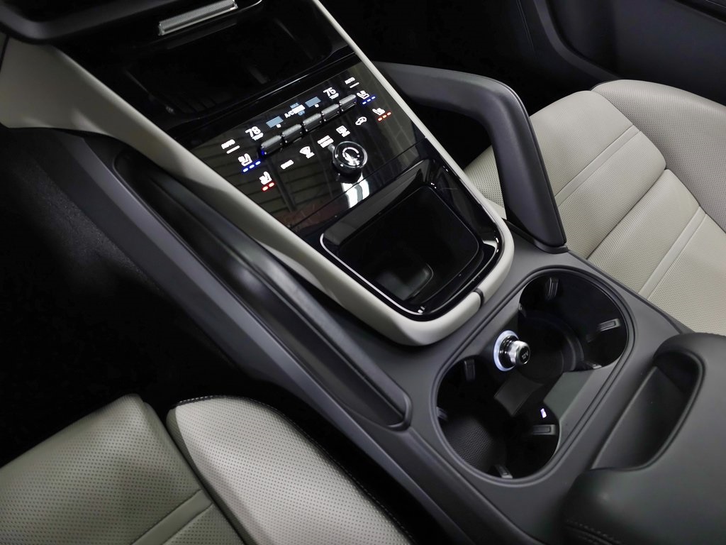 2024 PORSCHE CAYENNE - Image 36