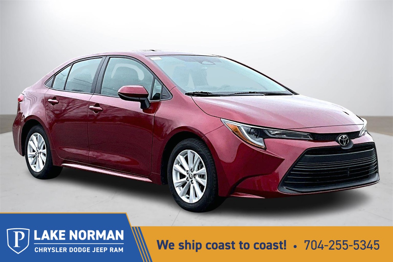 2024 Toyota Corolla LE's photo
