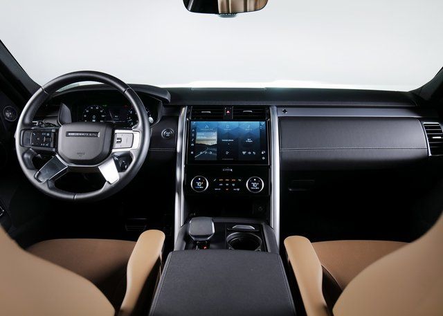 2025 Land Rover Discovery SE photo 4