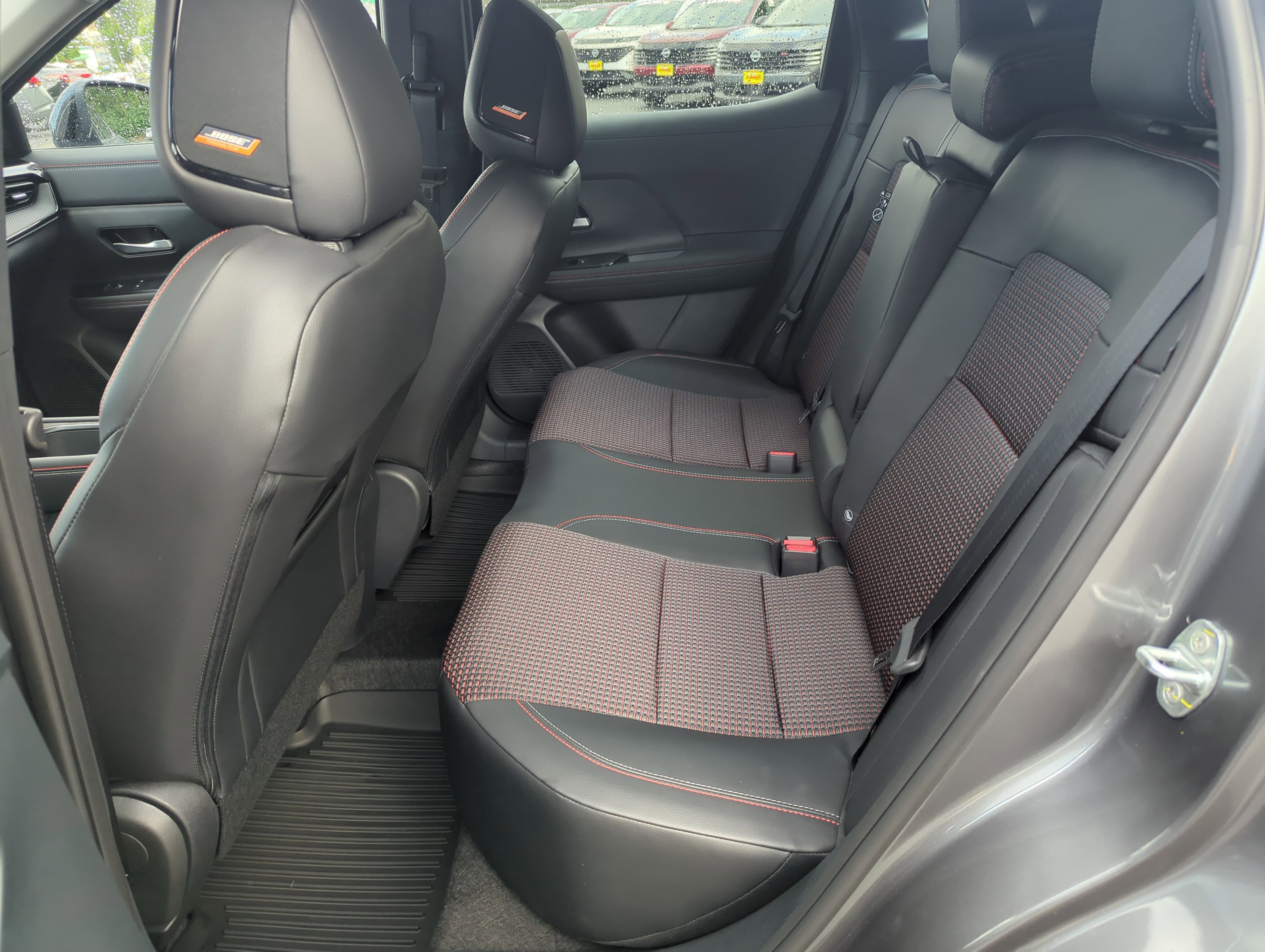 2025 Nissan Kicks SR photo 2