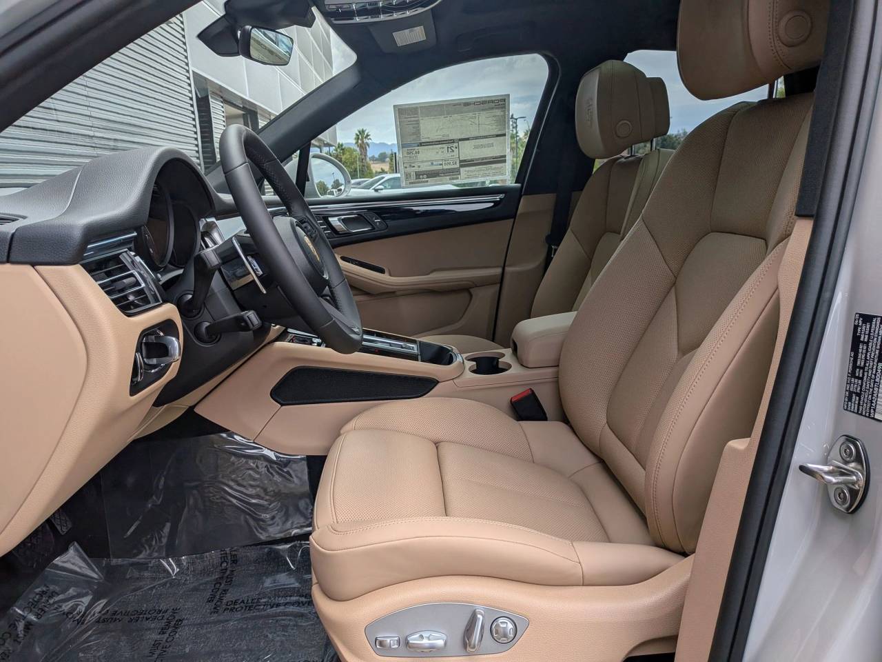 2026 Porsche Macan T photo 5