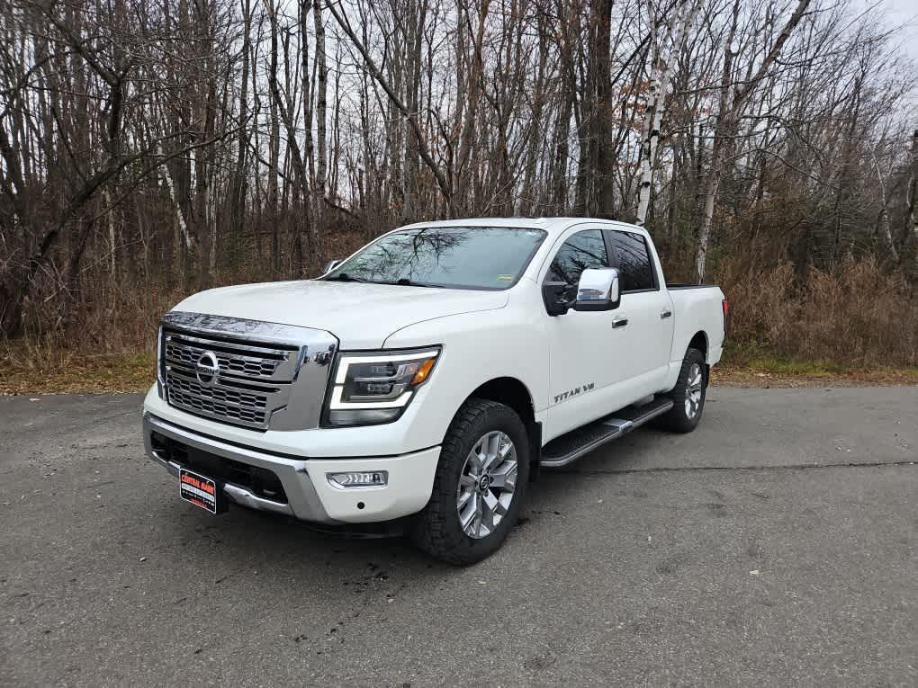 2020 Nissan Titan SL's photo