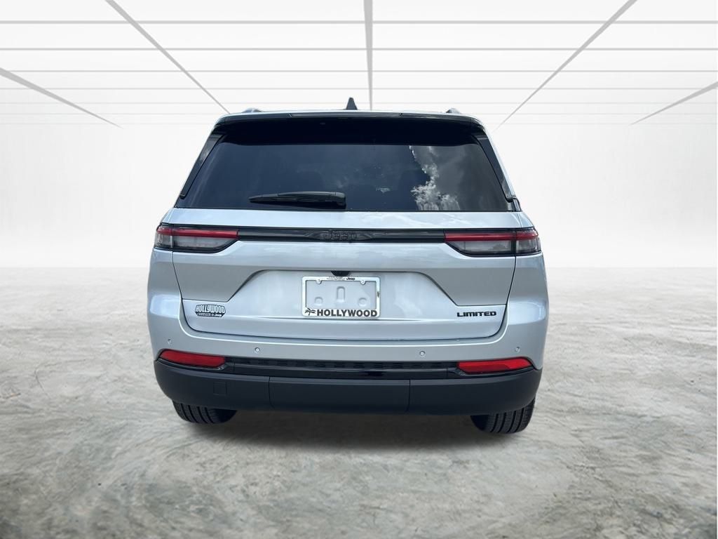 2025 Jeep Grand Cherokee Limited photo 3