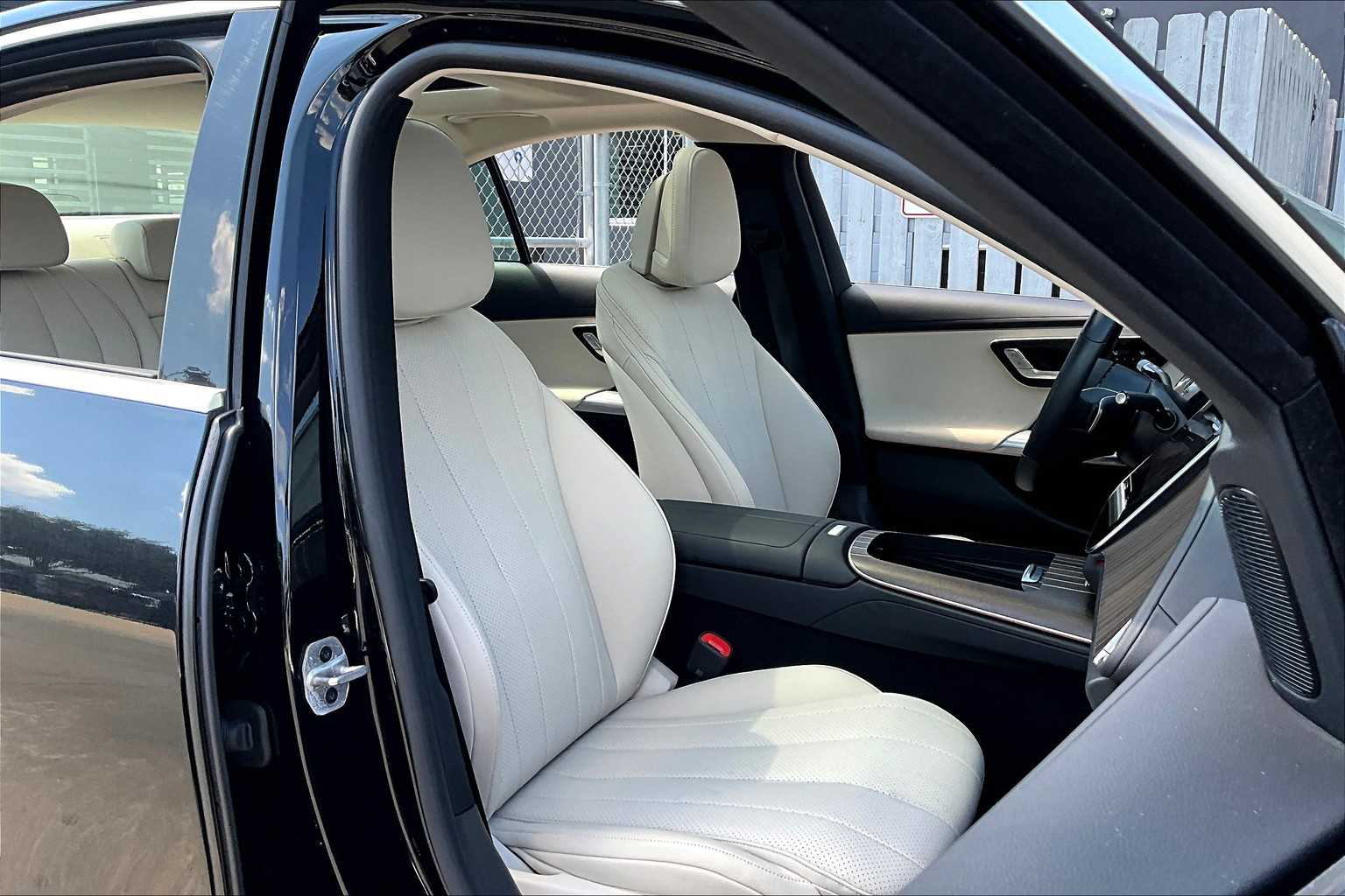 2025 Mercedes Benz E 350 4MATIC photo 8