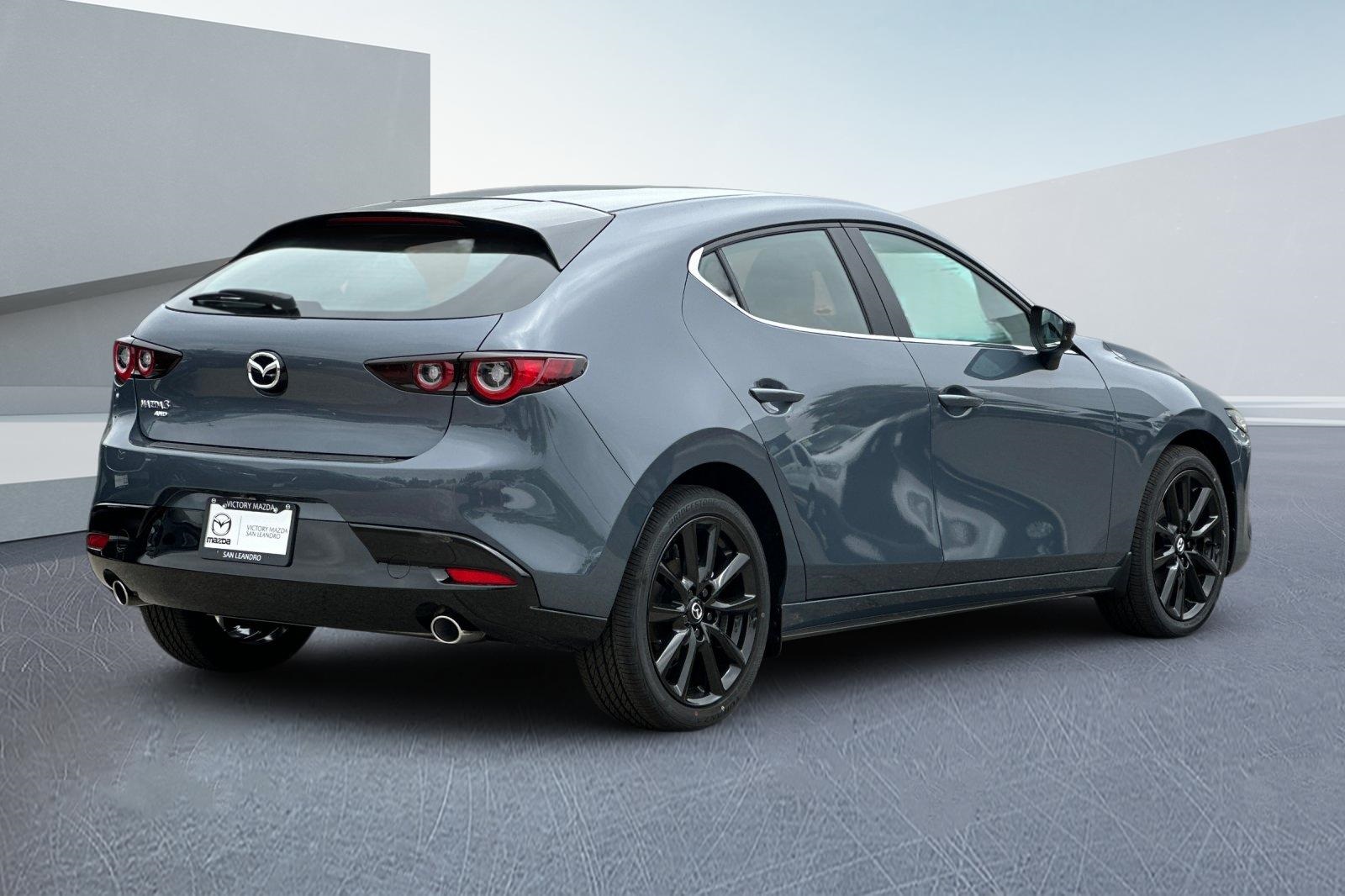 2026 Mazda Mazda3 Hatchback 2.5 s Carbon photo 3