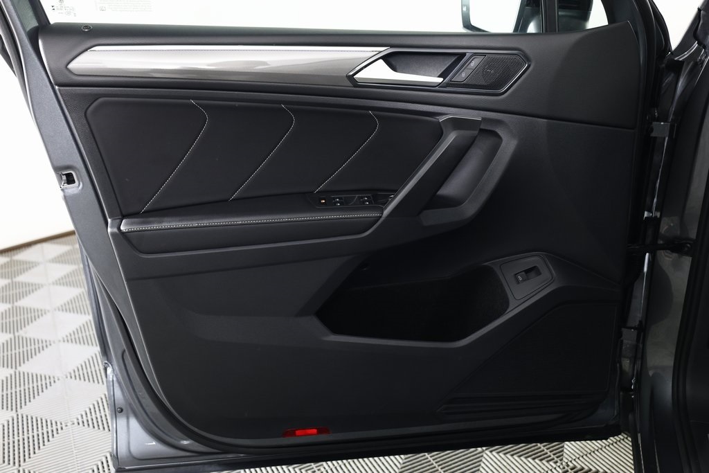 2024 Volkswagen Tiguan SE R-Line Black photo 3