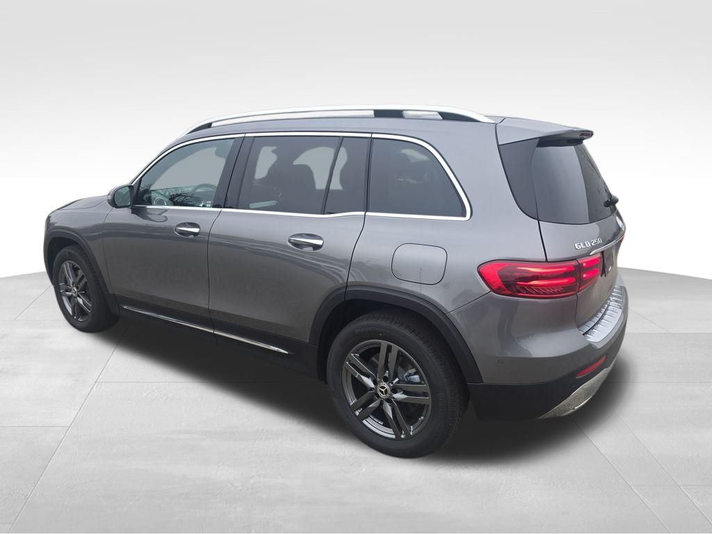 2026 Mercedes Benz GLB 250 4MATIC photo 3