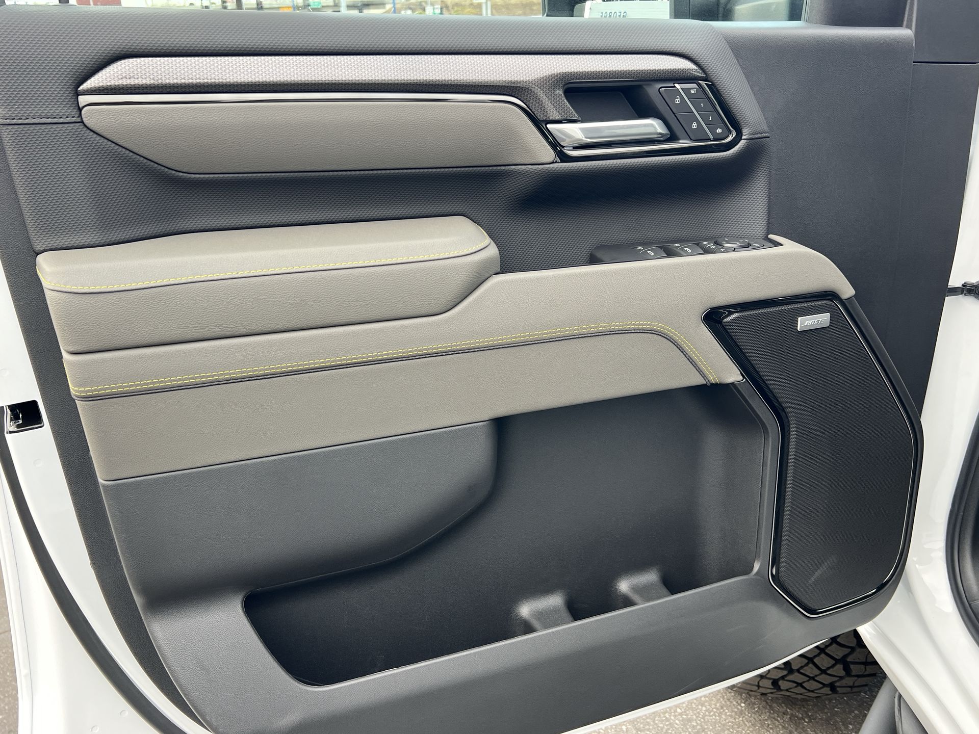2025 Chevrolet Silverado 2500HD photo 4