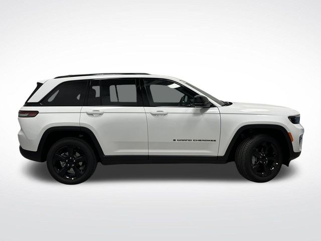 2025 Jeep Grand Cherokee Limited photo 2
