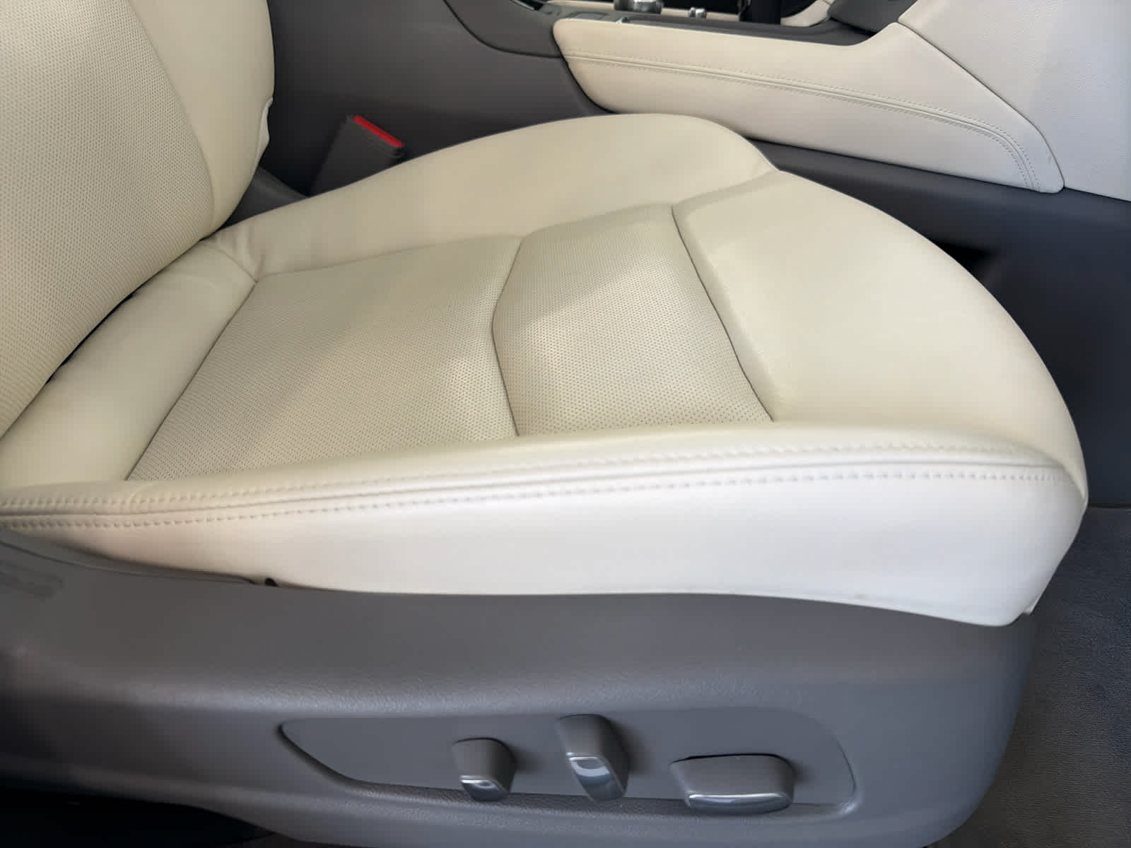 2025 Cadillac XT6 Premium Luxury photo 2