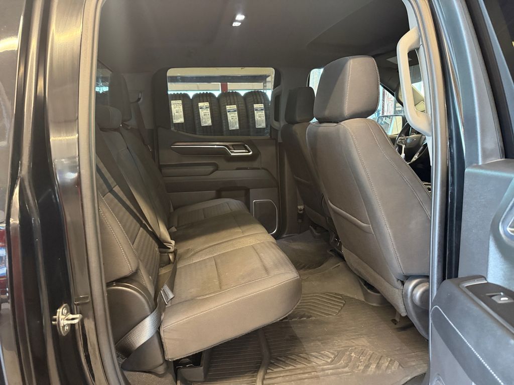 2023 Chevrolet Silverado 1500 RST photo 16