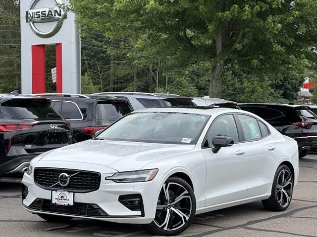 2024 Volvo S60 B5 Plus photo 3