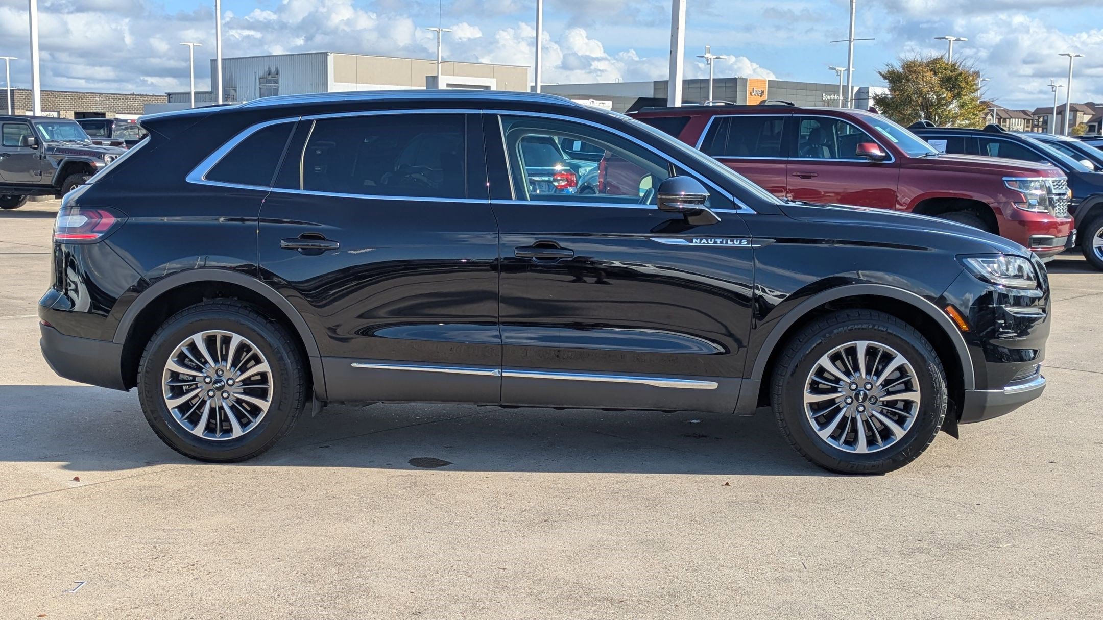 2023 Lincoln Nautilus Standard photo 3