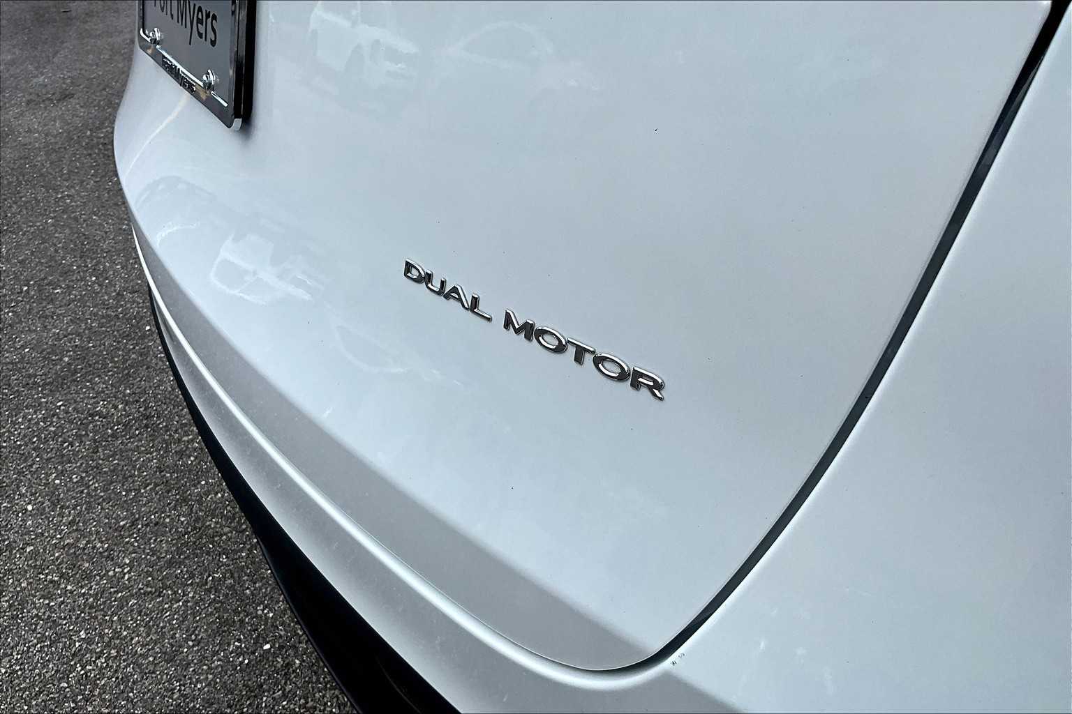 2024 Tesla Model Y Long Range photo 9