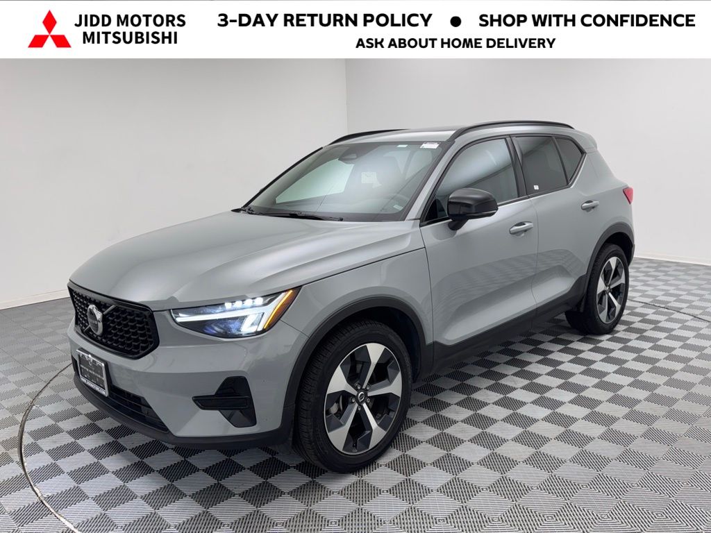 2024 Volvo XC40 Core's photo