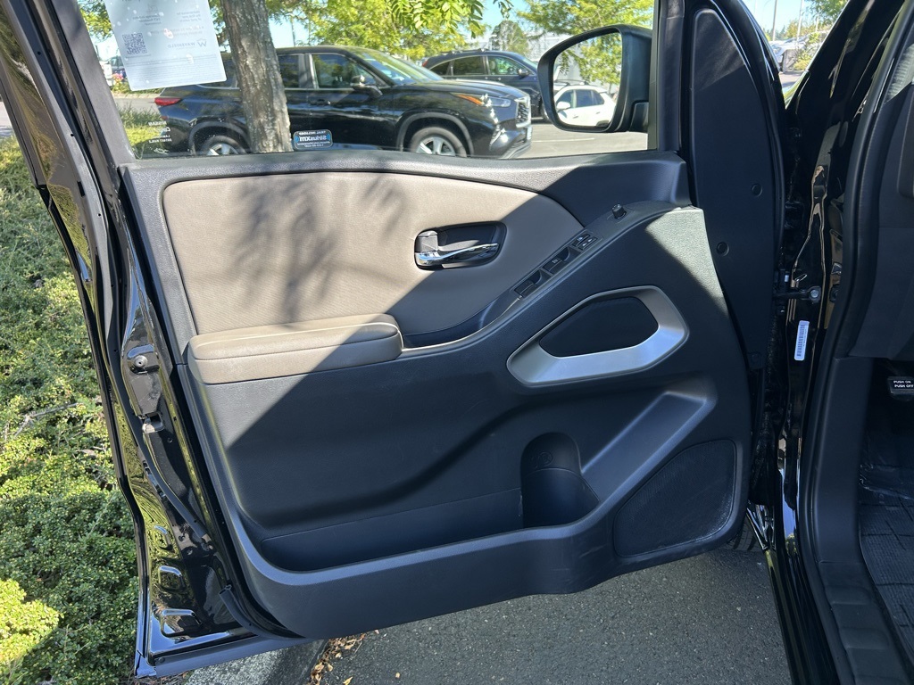 2023 Nissan Frontier SV photo 8