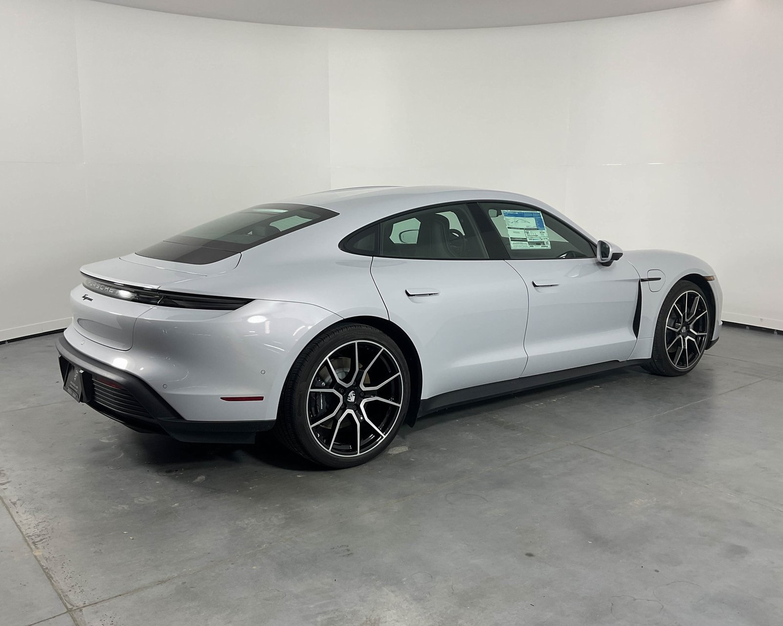 2025 Porsche Taycan photo 7