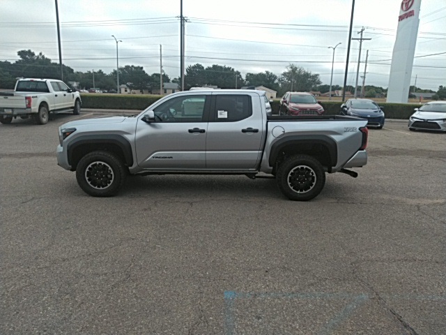 2025 Toyota Tacoma TRD Off-Road photo 2