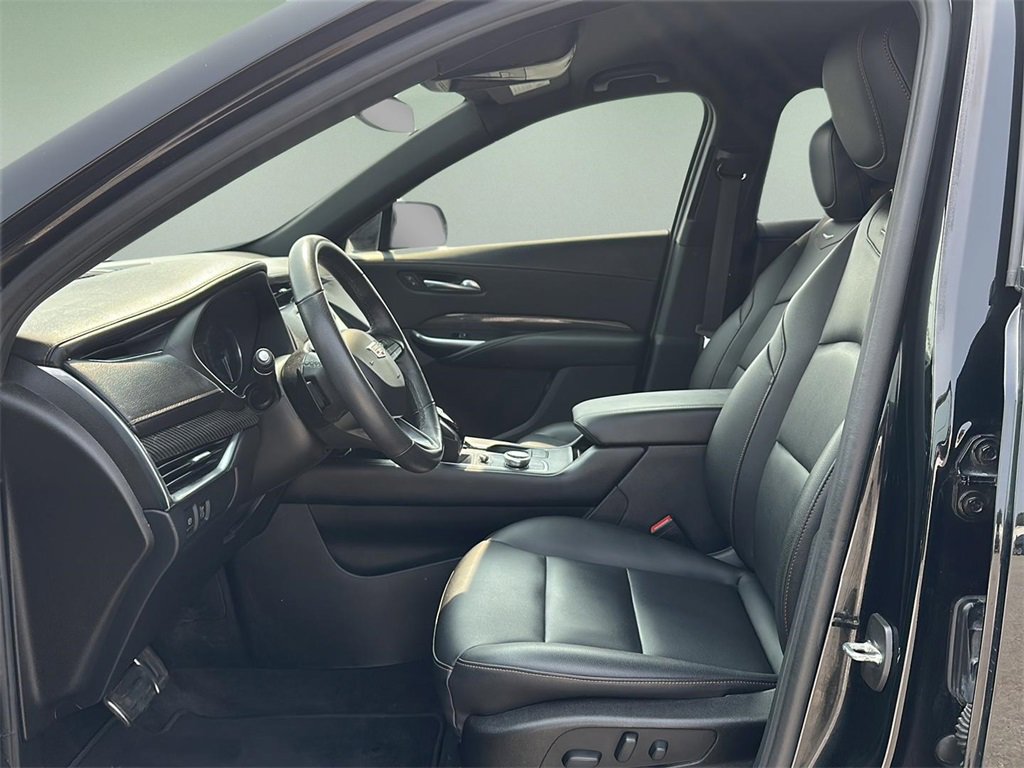 2022 Cadillac XT4 Sport photo 2